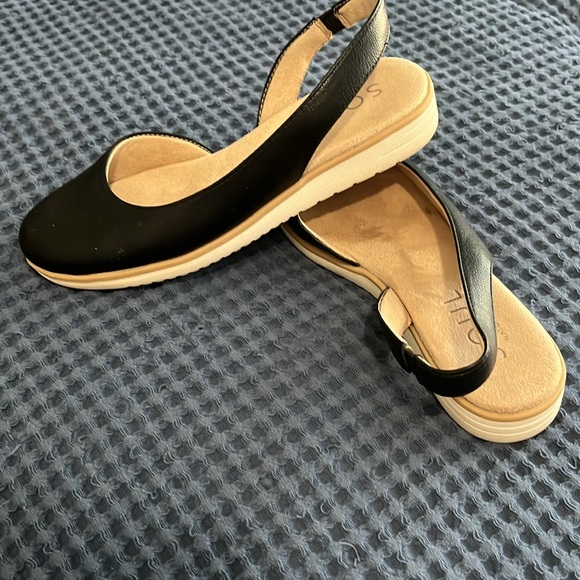 Black slingback shoes - Picture 2 of 4